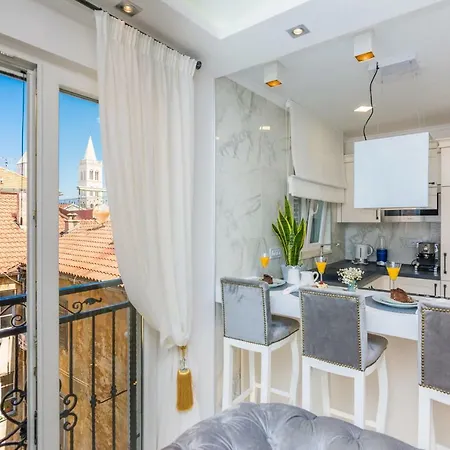 Francesca Baroque Apartment