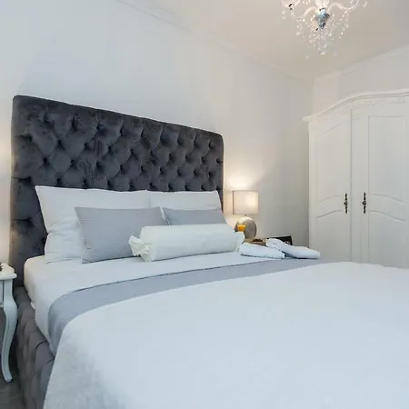 Francesca Baroque Apartman *